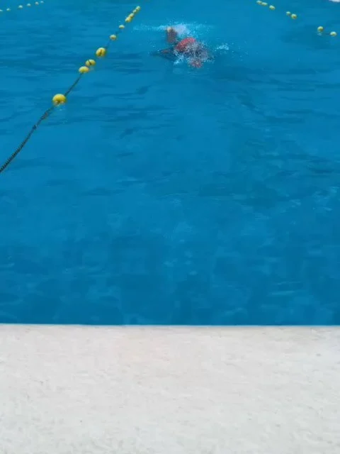 🏊‍♂️ Presentes en el Cruce a Nado del Lago Cochicó

Ignacio Cabrera (categoría 2004) será el nadador albinegro que participará en la prueba de 3000 metros, una de las distancias competitivas del evento, que convoca a nadadores y nadadoras de toda la región y del país.

Se trata de una competencia de aguas abiertas que se desarrolla en la Villa Turística Cochicó, partido de Guaminí, y que rinde homenaje a Pablo Sainato.

Es organizada por la Municipalidad de Guaminí y se ha consolidado como una cita destacada del calendario de aguas abiertas, combinando deporte, esfuerzo y un fuerte sentido comunitario.

Desde el club acompañamos y celebramos la participación de nuestros deportistas en este tipo de desafíos que siguen fortaleciendo el crecimiento deportivo y personal.

¡Éxitos Ignacio! 🖤🤍