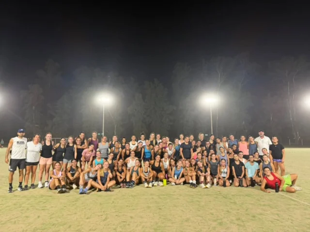 Hockey en marcha 🏑

Las categorías de 7ma, 6ta y 1ra división dieron inicio a la pretemporada 💪

Esperamos que sea un año lleno de aprendizaje y crecimiento para cada una de nuestras jugadoras 🙌

Además, le damos la bienvenida a los profesores Luis Colman, Florencia Carnevali y Federico Rodrigues.

¡Vamos por un gran 2026! 🖤🤍