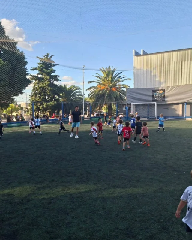 Sede Astros no para de crecer ⚽️🙌

Nuestra Escuela de Fútbol Satélite sigue sumando más chicos y chicas que, junto a sus familias, eligen dar sus primeros pasos en nuestra institución. 

¡A seguir disfrutando, creciendo y aprendiendo! ✅️

📌 Pueden comenzar desde Categoría 2022
