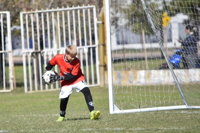 Sexta fecha de inferiores ⚽️

Estudiantes Blanco recibió a KDT en el 21 de Septiembre, y Estudiantes Unidos visitó a Defensores. 

Resultados de las categorías puntuables 

ESTUDIANTES BLANCO vs KDT

SÉPTIMA DIVISIÓN
Estudiantes Blanco 0 - KDT 1

QUINTA DIVISIÓN
Estudiantes Blanco 3 - KDT 0
- Goles: Tobías Cosentino, Bautista Pagella (2)

CUARTA DIVISIÓN
Estudiantes Blanco 0 - KDT 1

DEFENSORES vs ESTUDIANTES UNIDOS

SÉPTIMA DIVISIÓN
Defensores 3 - Estudiantes Unidos 0

SEXTA DIVISIÓN
Defensores 1 - Estudiantes Unidos 0

QUINTA DIVISIÓN
Defensores 4 - Estudiantes Unidos 0

CUARTA DIVISIÓN
Defensores 2 - Estudiantes Unidos 2