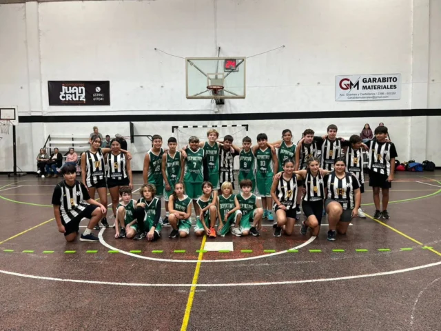 ENCUENTRO AMISTOSO U13 MIXTO 🏀

Se llevó adelante un encuentro amistoso para la categoría U13 Mixto, en una jornada donde muchos chicos y chicas vivieron sus primeros minutos en una cancha formal, disfrutaron del juego y compartieron una mañana de deporte que se extendió hasta pasado el mediodía.

Agradecemos a las familias que acompañaron durante toda la jornada y al Club Deportivo Casares por la visita y el encuentro compartido.

🖤🤍

Auspicia: @electropartesdyd - @chacinadospardo