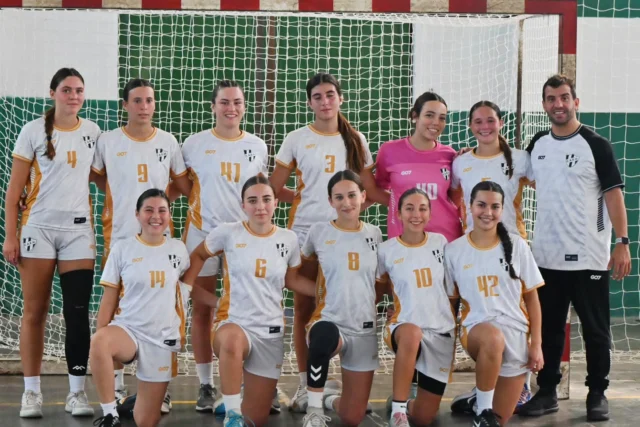 Buen inicio en Apebal 💪🤾‍♀️

Los equipos de mayores empezaron con triunfo en el nuevo torneo de la Asociación Pehuajense de Balonmano.

▪️Masculino: Estudiantes 27 - Defensores 14
▪️Femenino: Estudiantes 43 - Independiente de América 19