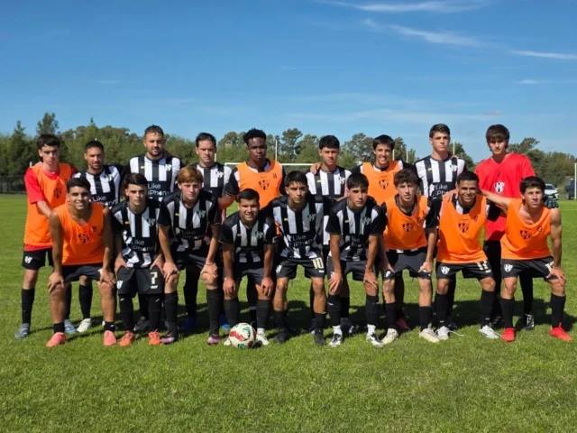 Igualdad para la tercera ⚽️💪

La tercera división empató 2 a 2 contra Deportivo, con goles de Geronimo Allegrini y Fermin Polo.

🖤🤍