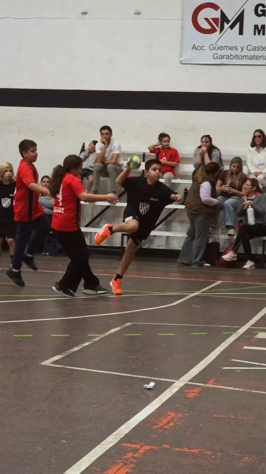 ¡Gran encuentro en el club! 🙌👏

Minis e Infantiles de handball participaron del encuentro "106° Aniversario CAEU" 💪

Con un buen acompañamiento de las familias, recibimos a las delegación de Progreso y Ferro de Trenque Lauquen, Daireaux y Municipalidad de Pehuajó. 

Cuatro canchas con partidos en simultáneo para sumar experiencia, compartir momentos y crecer en el deporte.

¡Gracias a los clubes que estuvieron presentes! 🤾‍♀️