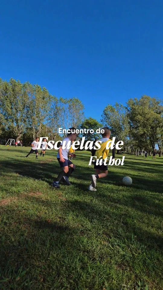 ¡Encuentro, fútbol y familia! ☀️⚽️🧉

Fuimos anfitriones de un nuevo encuentro de Escuelas de Fútbol en el campo de deportes 21 de Septiembre. 

Agradecemos a los clubes Deportivo, Defensores, San Martin y KDT que participaron y a todas las familias que acompañaron durante la jornada.

Es un placer recibirlos 🖤🤍