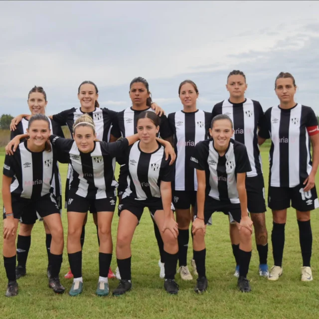 GOLEADA Y CLASIFICACIÓN ⚽️🙌

El equipo femenino de primera división venció a Independiente de Mones Cazón por la sexta fecha del campeonato. 

Mercedes Michelli, Lorena Uria, Delfina Solari x2, Trinidad Berrutti, Irina Rodríguez, Malena Muniagurria y Mailen Merlo fueron las autoras de los goles.

¡Vamos Albinegras! 🖤🤍