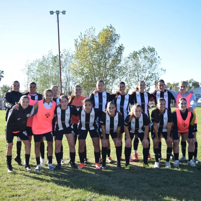 Igualdad y se vienen las semis 🙌⚽️

El femenino empató 0 a 0 ante Defensores por la séptima fecha del torneo, la última del clasificatorio.

Lo próximo para las Albinegras serán las semifinales 💪

¡Vamos Estudiantes! 🖤🤍