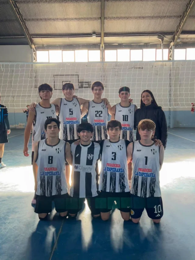 Segunda fecha para las primeras 🏐🙌

Los equipos de primera división disputaron la segunda fecha de liga en 9 de Julio con una victoria y una derrota cada uno.

Masculino
vs Supernova 18 — 2-0
vs Rivadavia de Junín — 0-2

Femenino
vs Supernova 18 — 2-0
vs San Martín 18 — 0-2

🖤🤍