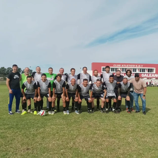 Caída del Senior ⚽️

El +40 se presentó ante Juventud Unida en la cancha de KDT. Fue derrota por 1 a 0.

El +50 se quedó con los tres puntos sin jugar, por un compromiso que había asumido el rival Argentina 78 en otro torneo.

🖤🤍