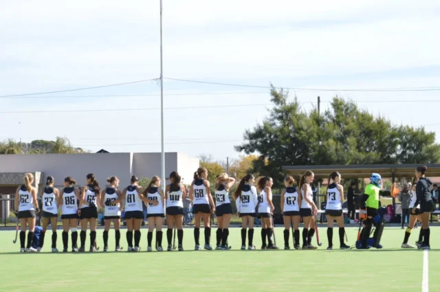 ¡Se jugó el postergado! 💪🏑

Nuestras representantes del hockey albinegro disputaron la cuarta fecha visitandk a Eclipse de General Villegas.

En primera y en séptima empataron 0 a 0. Mientras que en sexta fue victoria para Estudiantes por 3 a 2 con goles de Indira Urtizberea x2 y Malena Mateos.

🖤🤍
