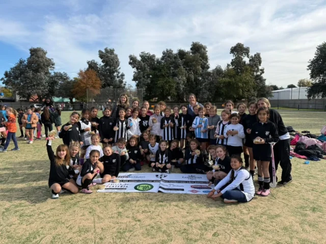 ¡Participamos de un nuevo Jamboree en Barrio Alegre de Trenque Lauquen! 💪🏑

Con una delegación de 44 jugadoras, vivimos una gran jornada junto a clubes de la región, compartiendo partidos, aprendizaje y mucho hockey.

Del encuentro participaron: 
▪️ Barrio Alegre
▪️ Deportivo
▪️ Daireaux
▪️ Juventud Unida
▪️ Estudiantes 

Seguimos sumando experiencias, fortaleciendo vínculos y disfrutando del deporte en equipo 🏑🖤🤍