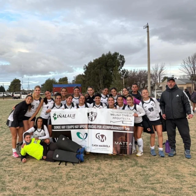 Una visita positiva por 30 de Agosto 💪🏑

Por la séptima fecha del campeonato, Estudiantes visitó a Juventud Unida de 30 Agosto. Jugaron 8va, 7ma, 6ta y 1ra en una jornada que sirvió para seguir desarrollando el juego y sumando confianza.

Resultados de las puntuables:

7ma: Estudiantes 4 - Juventud 0
Goles de Felisa Bassart x2, Jazmín Ortellado y Trinidad Rivas

6ta: Estudiantes 8 - Juventud 0
Goles de Mercedes Peña Save, Joaquina Rocca Sackmann x3, Malena Mateos x2, Isabella de Nicolas Prestifilippo. 

1ra: Estudiantes 3 - Juventud 1
Goles de Rocío Irigaray, Mailen Ramírez y Lourdes Aloma.

¡Vamos Albinegras! 🖤🤍