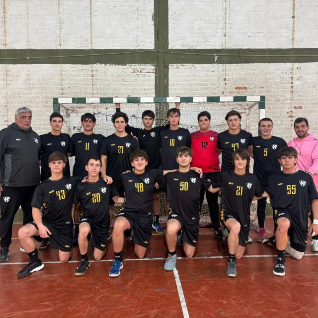 Seguimos en San Rafael 💪🇦🇷

Este sábado se disputará la última jornada del Nacional B de Clubes en Mendoza.

El viernes tuvieron los emparejamientos del 5° al 8° con triunfos para ambas ramas, que irán en búsqueda del quinto lugar definitivo. 

Resultados del viernes:
Masculino: CAEU 28 - 26 Petroquimica

Femenino: CAEU 28 - 23 Club Gran Rosario

¡Vamos Albinegro! 🖤🤍