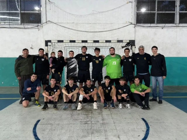 Sábado en Casares para el handball albinegro 🤾‍♀️

Hubo actividad para tres categorías: Ambas ramas de Menores por el Torneo de Inferiores, y el equipo Mayor masculino por el campeonato de primera división. 

Resultados:

▪️Menores Masculino: Estudiantes 54 - CEF N°11 12
▪️Menores Femenino: Estudiantes 48 - CEF N°11 17
▪️Primera: Estudiantes 34 - CEF N°11 22

🖤🤍