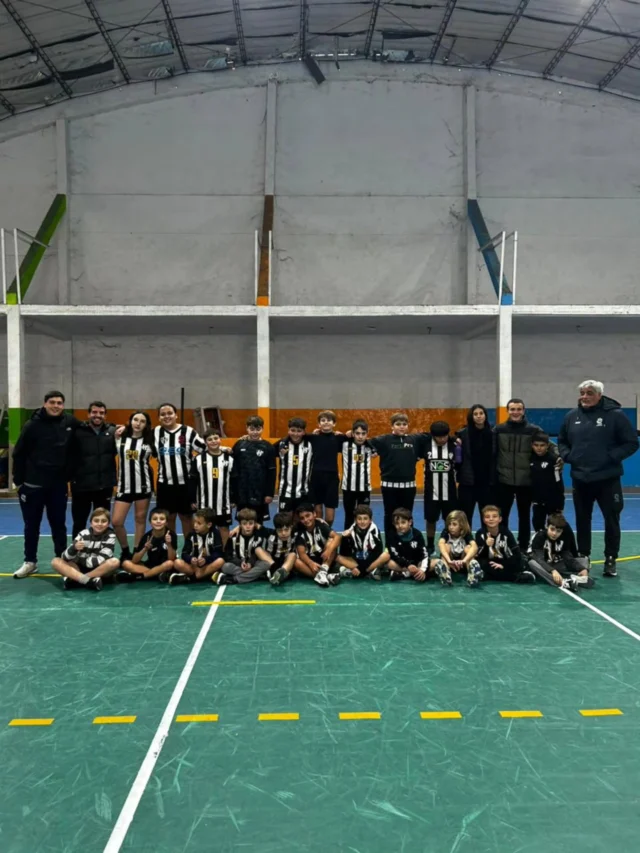 Encuentro de Mini e Infantiles en Daireaux 🤾‍♀️

Participamos de un encuentro amistoso junto a la Escuela Municipal de Daireaux con las categorías Mini e Infantiles, compartiendo una gran jornada de handball y aprendizaje. 💪

Alrededor de 25 chicos y chicas formaron parte de la actividad, disputando una importante cantidad de partidos con el objetivo de seguir fortaleciendo todo lo trabajado en los entrenamientos.