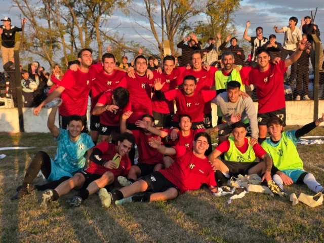 DE ACÁ A LA FINAL 🖤🤍

VAMOOOOOOOOOS ALBINEGRO!!!