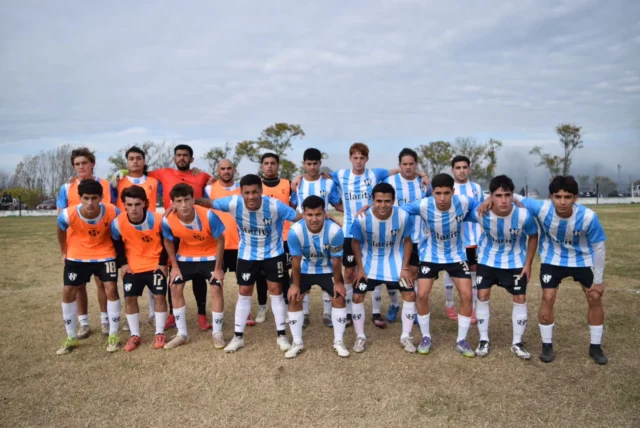 ¡Aplausos a la tercera división! 👏

Con el empate no alcanzó para avanzar. Pero ahí estuvimos una vez más, dejando todo y a la altura, en semifinales. 

🖤🤍