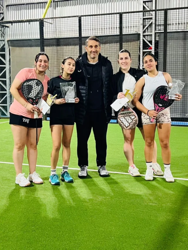 Torneo de 7ma con el sintético renovado 💪🙌

Con participación de 15 parejas,  resultaron finalistas: 
1er. Puesto
🥇Costales Delfina
🥇Zega Camila 
2do. Puesto
🥈Zelarrallan 
🥈Urzanqui Sofia

¡Gracias a todas por sumarse a participar!