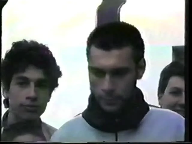 38 años después, Luis 🏆

En 1988 obtuvo su primer y único título como jugador en la Liga Pehuajense de Fútbol, vistiendo los colores de Estudiantes. 

Este sábado junto a los profes Flor y Fede coronaron un semestre con objetivos cumplidos en hockey, ascendiendo a la Zona Campeonato. 

Salud y felicitaciones! 🥂