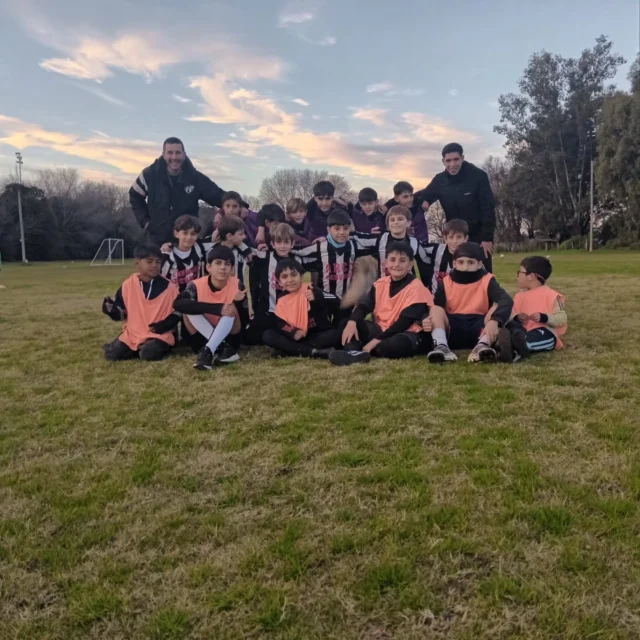 Nuestra escuela de fútbol sede Astros compartió un encuentro en la Finca Deportiva ⚽️👏

Experiencias que enriquecen pensando en el juego y en el crecimiento 🙌