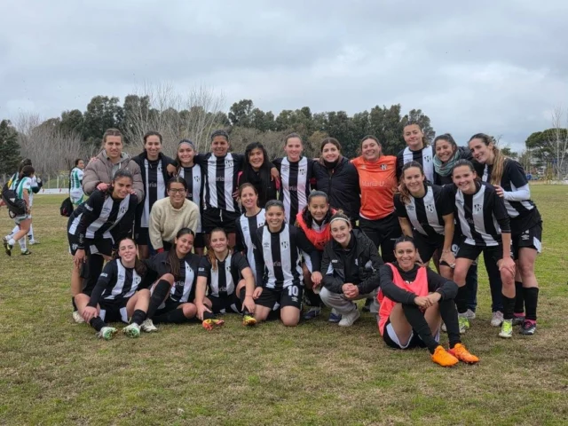 EMPEZAR GANANDO 🙌⚽️

El equipo femenino de primera división goleó de local a Maderense por 5 a 0.

Irina Rodríguez x2, Milagros Arzuaga, Delfina Solari y Malena Muniagurria fueron las autoras de los goles.

¡Vamos Albinegras! 🖤🤍