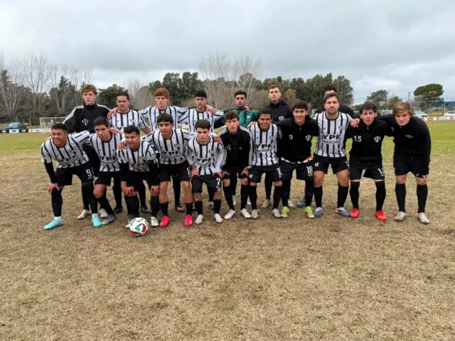 LA TERCERA FUE CONTUNDENTE 💪⚽️

Estudiantes venció por 9 a 0 a Maderense en la segunda fecha del campeonato que se disputó en el 21 de Septiembre. 

Goles:
Tomas Marquez x3
Iñaki Lizaso
Enzo Ferreyra
Tomás Massa Rossi x2
Emilio Estruch
Mateo Zamperetti 

¡Vamos Albinegro! 🖤🤍

-

Foto 1: Cata Linares.