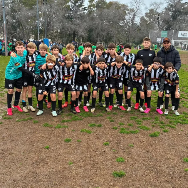 Primera jornada en Olavarría 💪⚽️

Comenzó el la Copa CAE que organiza Estudiantes de Olavarría y de la que somos parte una vez más con las formativas de fútbol de nuestra institución. 

➡️ Resultados Día 1:

2012: Estudiantes 0 vs Ferro 0

2014: El Taladro 5 vs Estudiantes 0

¡Vamos Albinegro! 🖤🤍