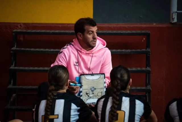 🇦🇷 ¡Felicitaciones, Ariel!

Nuestro profesor Ariel Pujol formará parte del cuerpo técnico de la Selección Argentina como Jefe de Equipo en el Torneo Sur-Centro de Selecciones Menores, que se disputará del 28 de julio al 1 de agosto en Paraguay.

Desde el Club Atlético Estudiantes Unidos felicitamos a Ariel y le deseamos el mayor de los éxitos junto a la Selección Argentina. 

🖤🤍