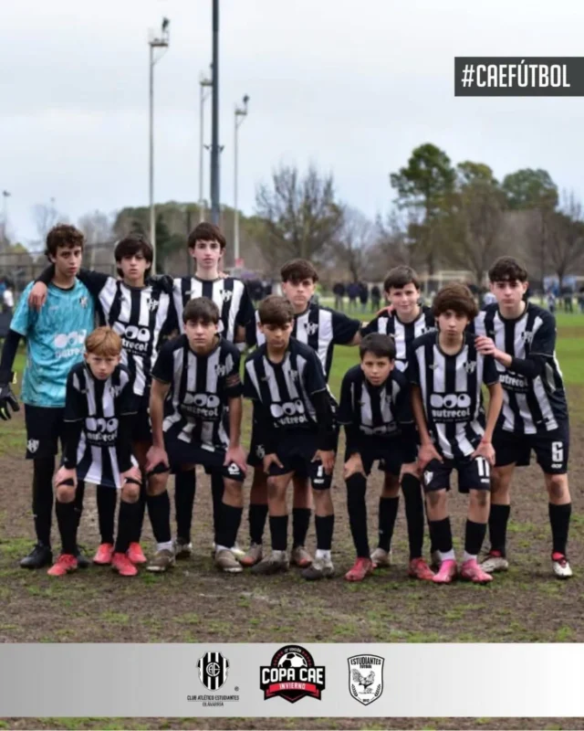 Segundo día en Olavarría ⚽️💪

Nuestras formativas siguen sumando competencia en la Copa CAE que organiza Estudiantes de Olavarría. 

En la segunda jornada, la categoría 2012 perdió 1 a 0 contra El Fortín y le ganó 3 a 2 a Municipales.

Mientras que la 2014 jugó un solo partido y fue victoria por 2 a 1 ante El Fortín. 

¡Vamos Albinegro! 🖤🤍