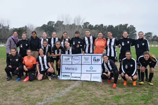 ¡Victoria de local! 👏💪

Por la cuarta fecha del Torneo LPF, el equipo femenino de primera división venció por 4 a 0 a Atlético Mones Cazón en el 21 de Septiembre. 

Martina Carranza x2, Trinidad Berrutti y Malena Muniagurria fueron las autoras de los goles.

¡Vamos Albinegras! 🖤🤍