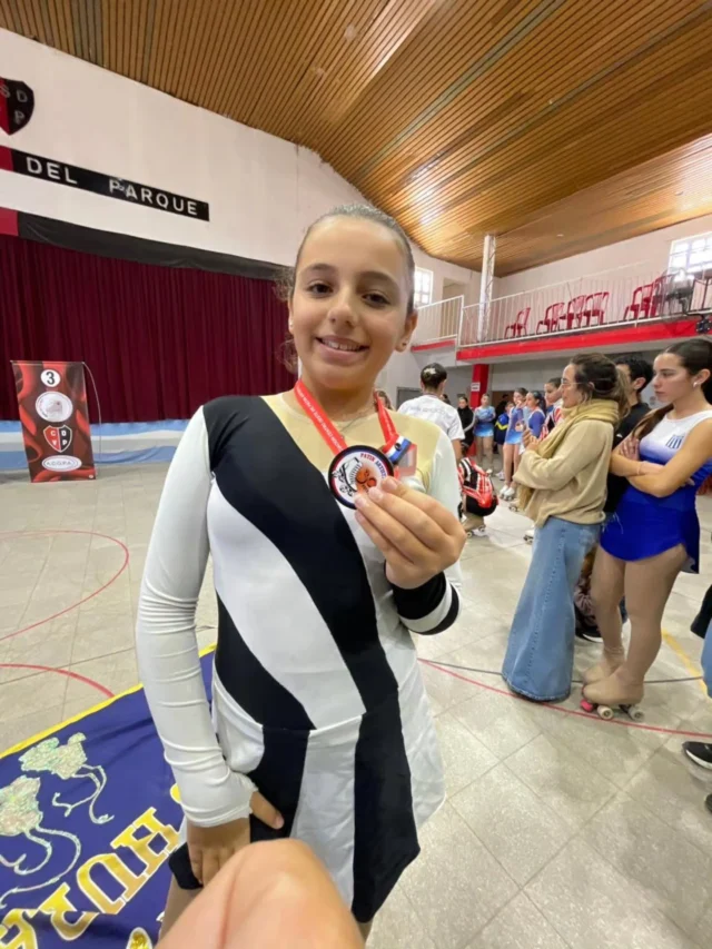 🛼 María Candela Barrena participó de la tercera fecha de ACOPA, compitiendo en la categoría Cuarta.

🥉 3.er puesto

¡Felicitaciones, Candela! 🖤🤍
