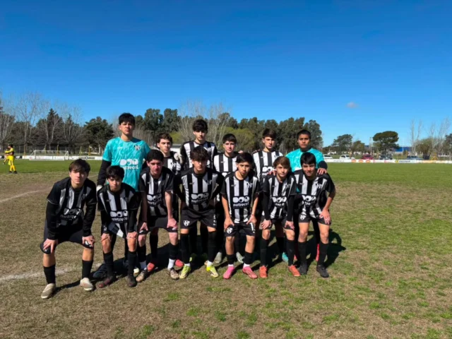 EL SEMILLERO TUVO ACCIÓN EN DOS DÍAS ⚽️💪

Nuestras inferiores disputaron una nueva fecha de la Liga Pehuajense de Fútbol, con partidos el sábado y el lunes.

📅 Sábado | vs. Deportivo

Séptima
Deportivo 1 - Estudiantes Blanco 0

Sexta
Deportivo 0 - Estudiantes Blanco 6

Quinta
Deportivo 2 - Estudiantes Blanco 0

Cuarta
Deportivo 1 - Estudiantes Blanco 0

📅 Lunes | vs. Huracán

Sexta
Estudiantes Unidos 1 - Huracán 0

Quinta
Estudiantes Unidos 2 - Huracán 0

Cuarta
Estudiantes Unidos 3 - Huracán 1