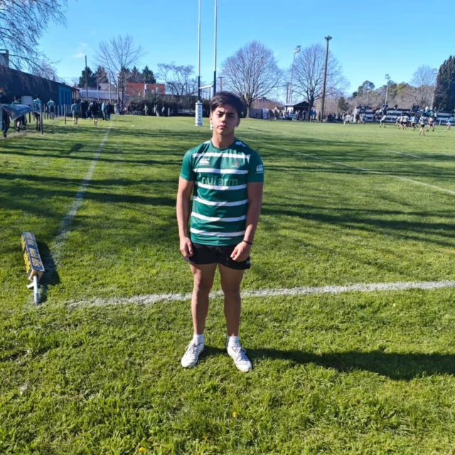 PRESENCIA ALBINEGRA EN UROBA

Martiniano Banegas, jugador de nuestro club, fue parte de la Selección M16 de UROBA en un amistoso preparatorio para el Campeonato Argentino Juvenil.

El encuentro se disputó en Olavarría frente al seleccionado de la Unión de Rugby del Sur (Bahía Blanca).