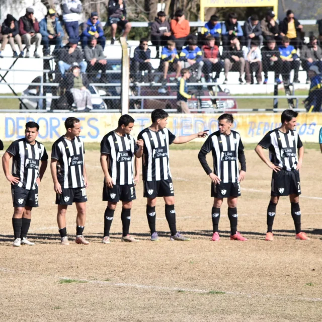 CAÍDA EN TEJEDOR 

Luego de 140 días sin conocer la derrota, la primera división cayó en la séptima fecha del Torneo LPF ante Huracán por 2 a 0. Por su parte, la tercera división perdió 2 a 1.

➡️ La próxima fecha será el sábado ante Fútbol Club de Henderson en el 21 de Septiembre. 

¡Vamos Albinegro! 🖤🤍