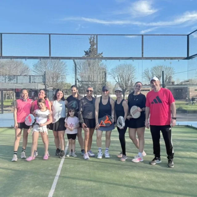 Cuadrangular de 7ma en el campo ☀️🙌

¡Gracias a todas por sumarse y participar!

Se vienen días hermosos para disfrutar nuestras canchas de padel del campo de deportes.
