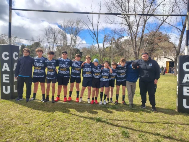 LOCALES OTRA VEZ 🏉

Por la Fecha 6 del Torneo Proyección de UROBA, volvimos a disfrutar de una jornada de rugby en casa, recibiendo a Indios de Bolívar.

Nuestros juveniles tuvieron acción en tres categorías:

M14
Estudiantes 32 - 27 Indios

M16
Estudiantes 34 - 34 Indios

M18
Estudiantes 14 - 42 Indios

Gracias a los Indios de Bolívar por la visita y a todas las familias que acompañaron una nueva jornada de rugby en Estudiantes.

¡Seguimos! 💪🖤🤍