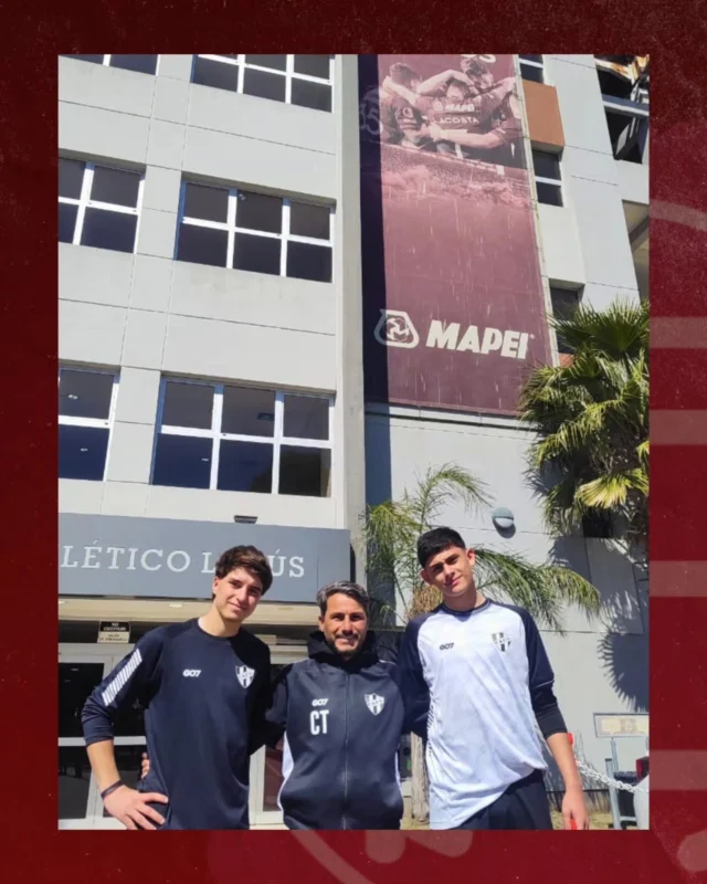 DOS JUGADORES MÁS PARTICIPARON DE UNA PRUEBA EN LANÚS ⚽

🤝 Como parte del trabajo que el club viene realizando para generar oportunidades y acercar a nuestros jugadores de inferiores a nuevas experiencias, Bruno Fornés y Marcos Grecco fueron parte de una prueba en Lanús.

Seguimos acompañando el crecimiento y la formación de nuestros chicos.

🖤🤍🇱🇻