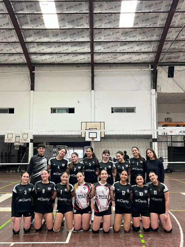 DOS TRIANGULARES EN CASA 🏐💪

Recibimos a Tejedor Vóley y a Deportivo para disputar dos triangulares de Primera División, uno femenino y otro masculino.

La jornada comenzó a las 14:00 y contó con seis partidos.

Primera Femenina

▪️ Estudiantes 2–1 Deportivo
▪️ Estudiantes 1–2 Tejedor Vóley

Primera Masculina

▪️ Estudiantes 2–0 Tejedor Vóley
▪️ Estudiantes 2–0 Deportivo

¡Gran jornada para nuestros equipos y una nueva oportunidad para seguir sumando competencia! 🙌🏼