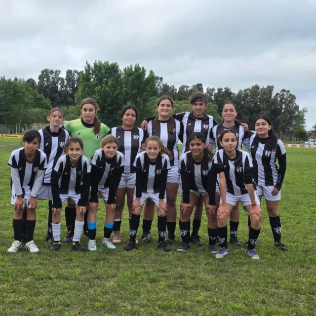 Sábado en el 21 ⚽️👏

Nuestro Semillero tuvo actividad por el torneo de inferiores de la LPF.

El Sub 14 femenino venció a Deportivo en el inicio de la jornada, mientras que Estudiantes Blanco recibió a Defensores del Este. 

¡Vamos Albinegro! 🖤🤍
