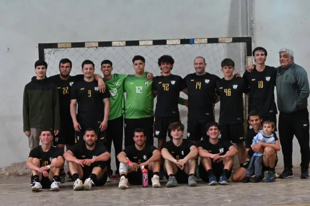 ¡Triunfo de los mayores! 👏🤾‍♂️

Por una nueva fecha del Torneo de Apebal, la primera división masculina de handball derrotó por 49 a 20 a Municef de Bolívar. 

🖤🤍